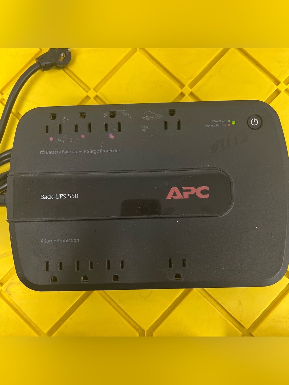 APC POWER Back-UPS BE550G 8 Outlets Battery Backup + Surge Protector w/ Battery